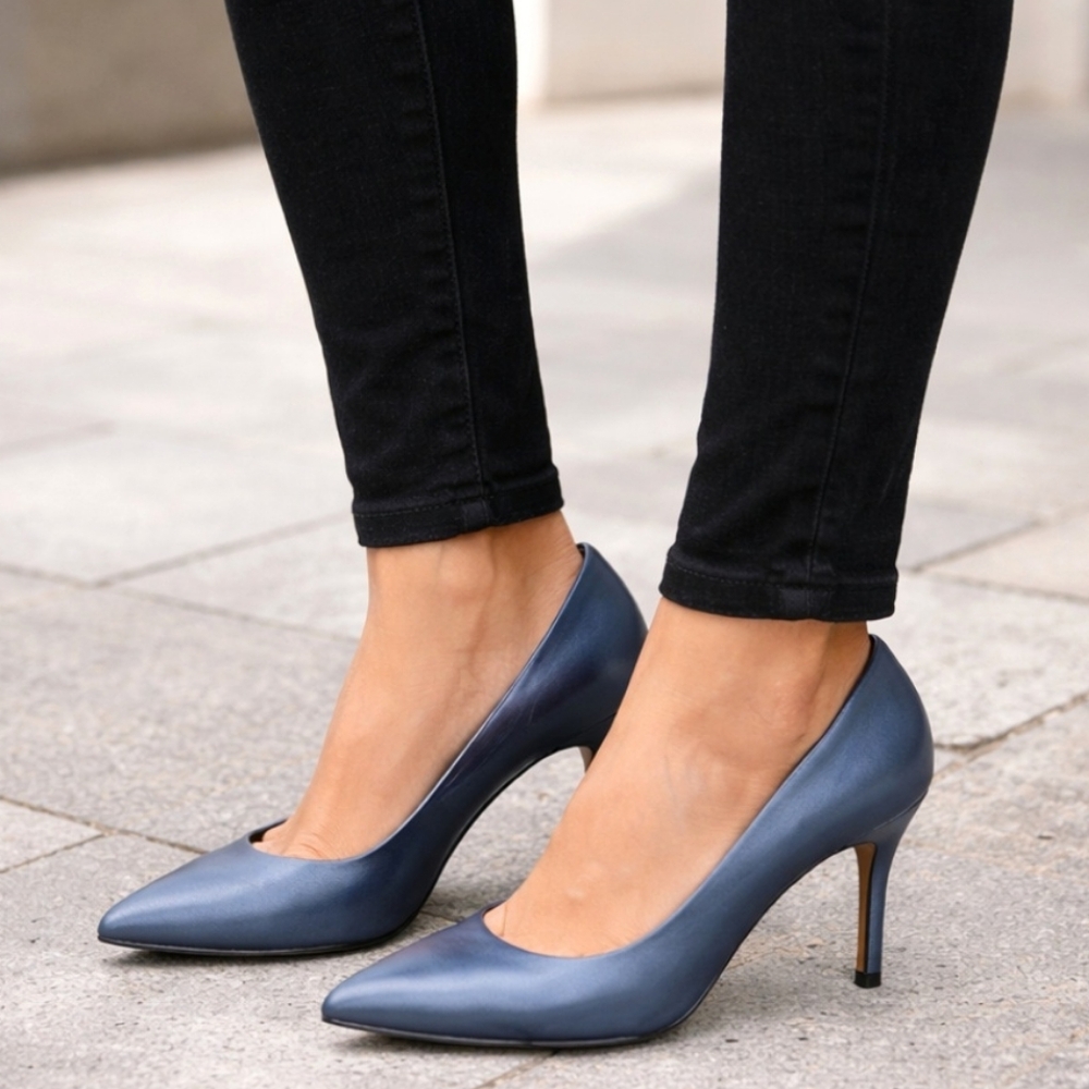 Bella Vita Define Y2K Office Siren Revival Navy Leather Comfort Pumps 9.5W
